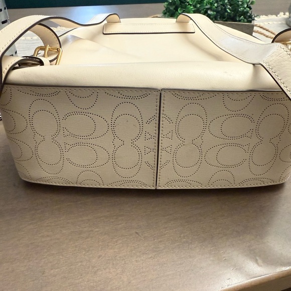Coach Off-White Signature Backpack - Picture 3 of 4